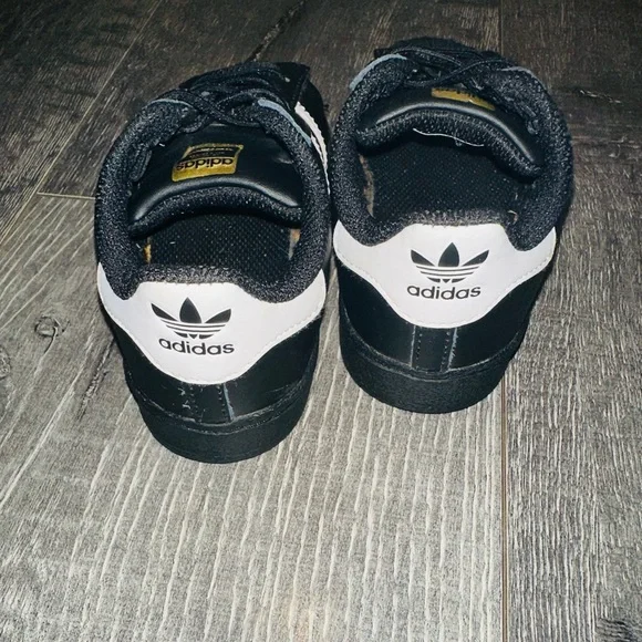 Adidas Superstars Toddler Boy Sneakers Shoes - Picture 5 of 6